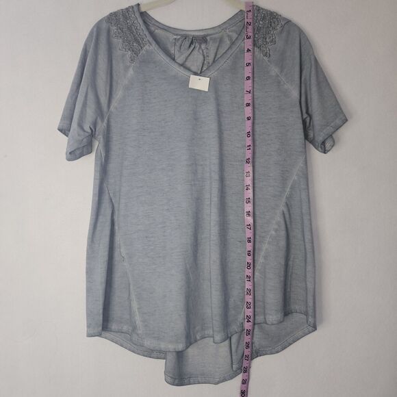 EST 1946 Sz S NWT Distressed Blue Boutique Top Lace Up Back Crotchet Trim Hi Lo - Picture 3 of 4